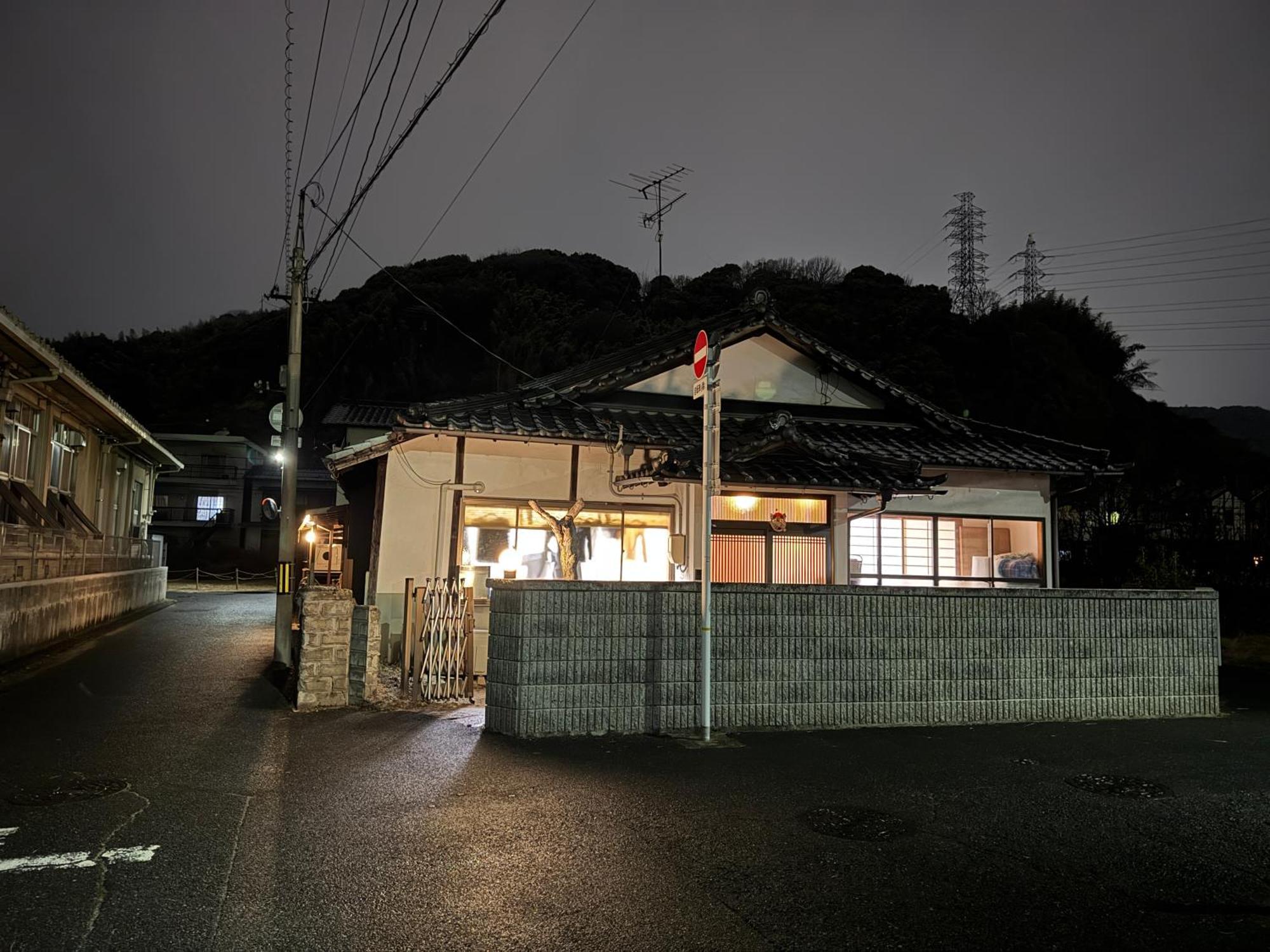 Wholeearth Ryokan Hiroshima Exterior photo